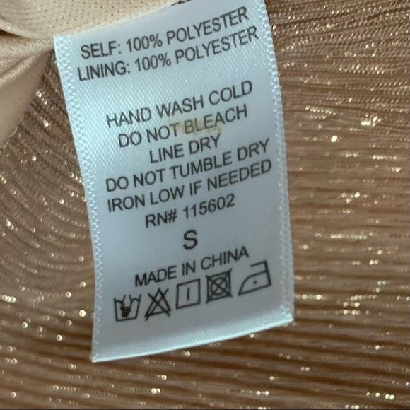 All in Favor Mauve Metallic Shimmering V-Neck Long Sleeve Dress. Size Small - Picture 4 of 14